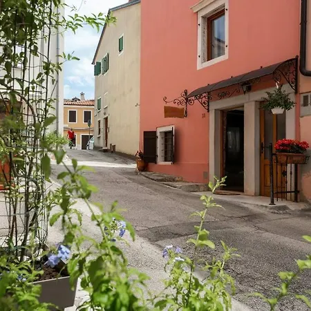 Apartment Pinna